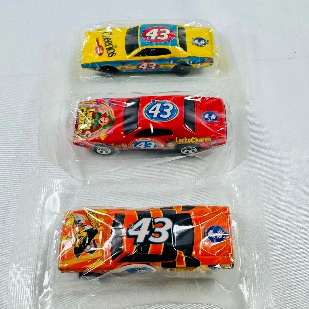 Hot Wheels Richard Petty 43 Cereal Promo Set 74 Charger 71 GTX 70 Roadrunner